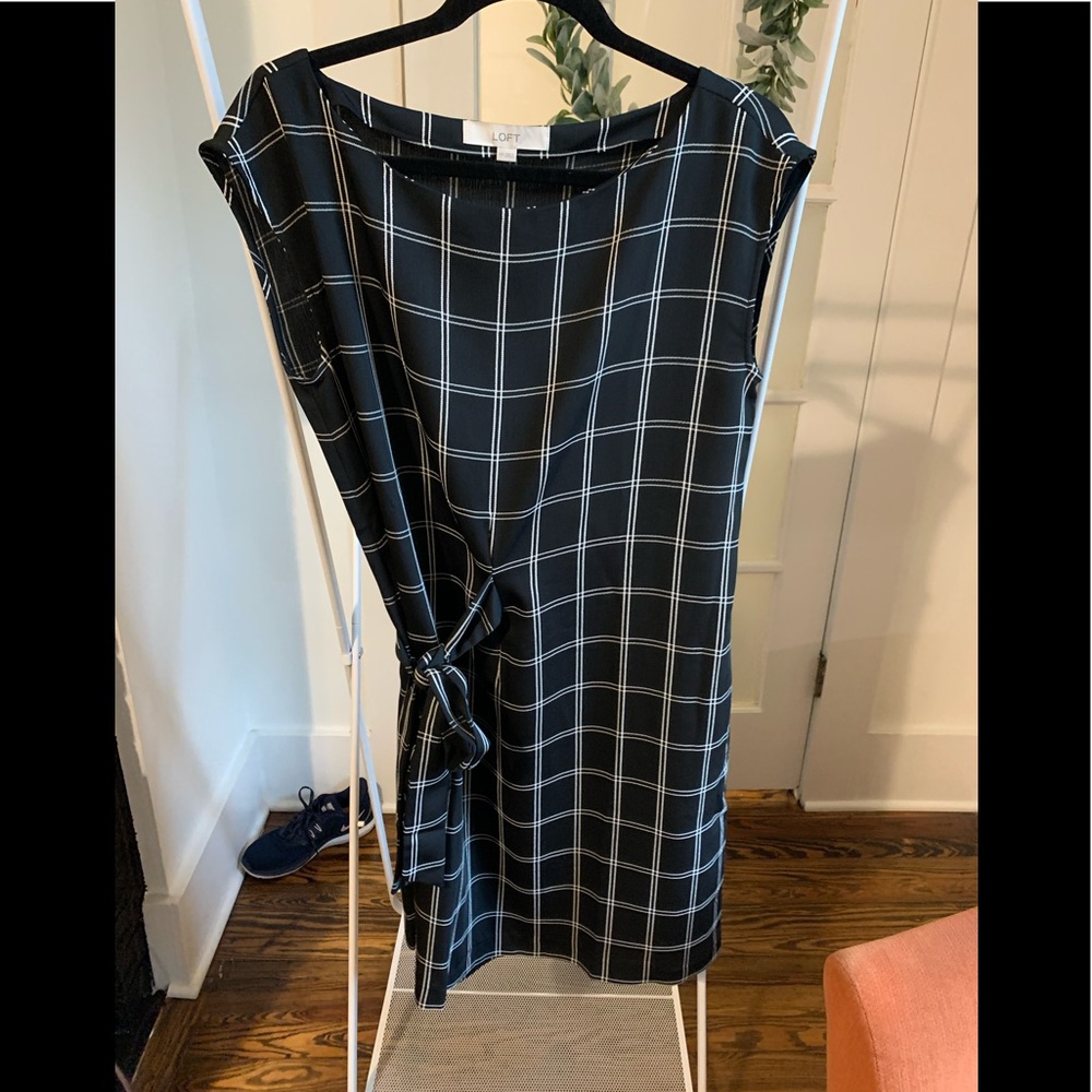 Geometrical sheath dress with tied waist